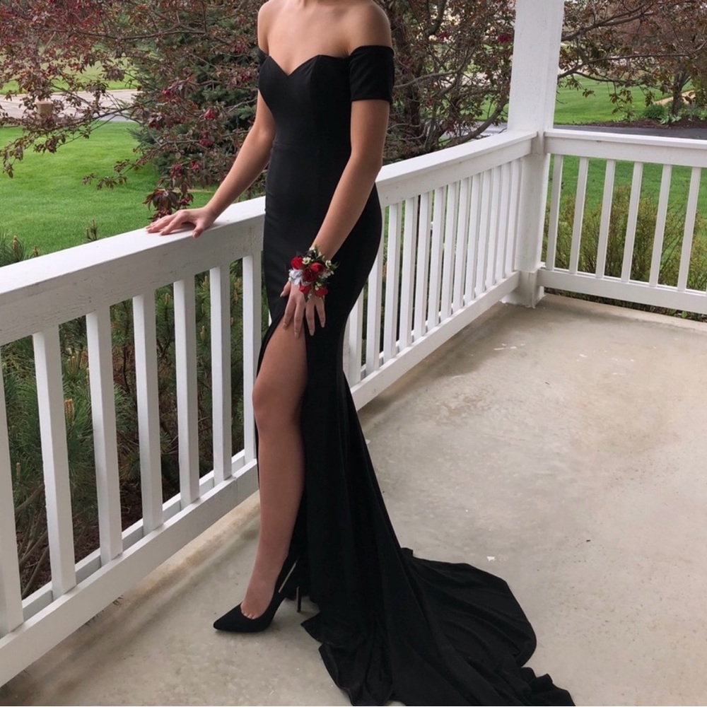 Worn once, Abyss by Abby gown